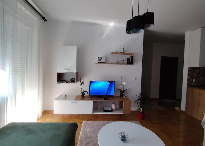 アパート Fenix *