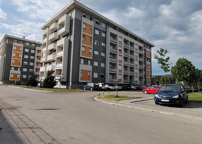 アパート Fenix *