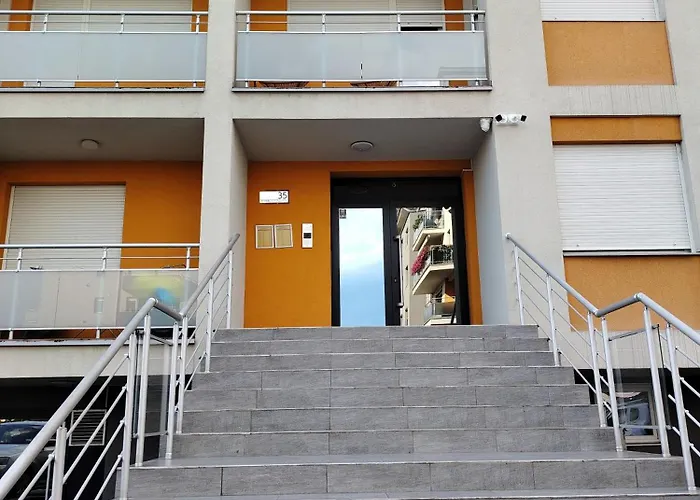 アパート Fenix *